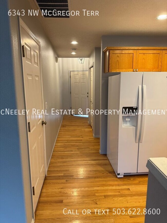 Building Photo - Air Conditioned, Kaiser Woods 3 Bedroom in...