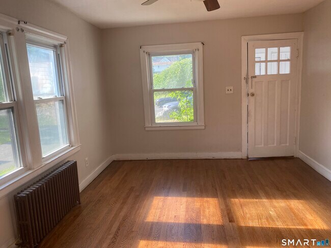 Building Photo - 81 Woodford Ave Ext