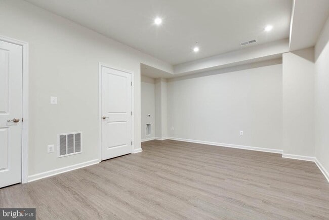 Building Photo - 188 Woodgate Cir