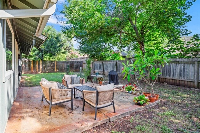 Building Photo - 4702 Gray Fox Dr