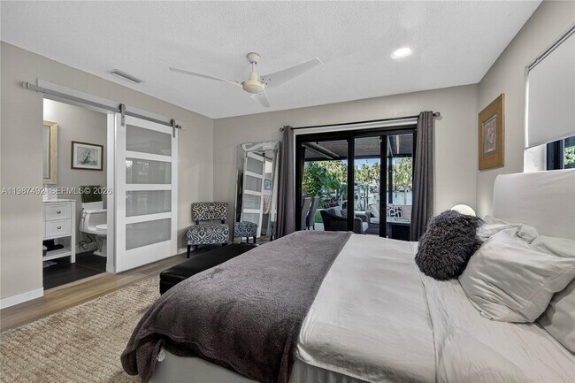 Building Photo - 371 SE 3rd St