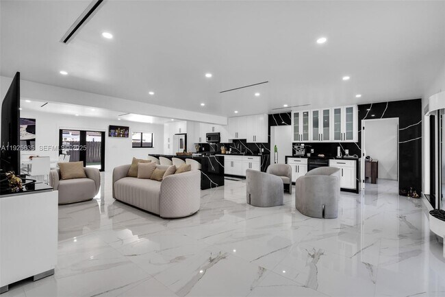 Building Photo - 864 W 69th Pl