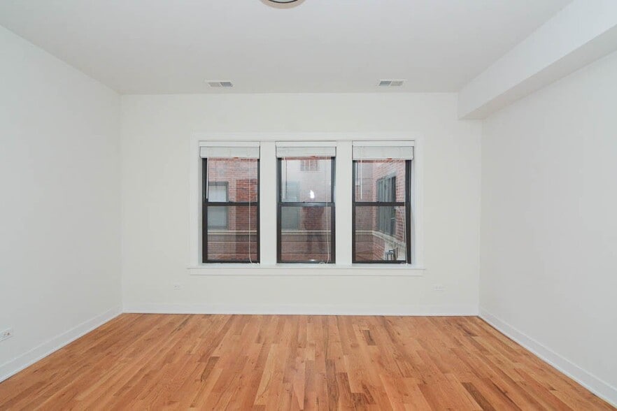 Building Photo - 2207 W Eastwood Ave