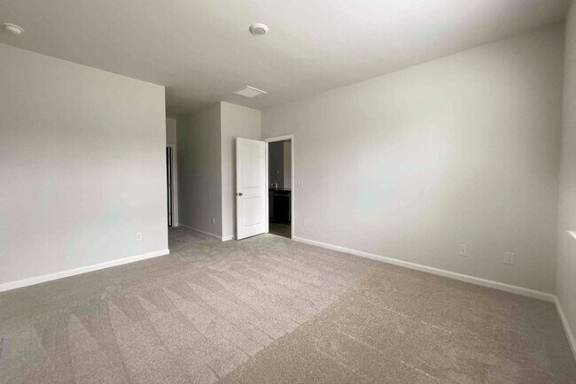 Building Photo - Available now. Beautiful 3 BR/2 BA Available in Cane Bay!