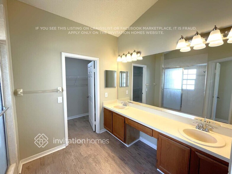 Building Photo - 9814 Creek Cross St