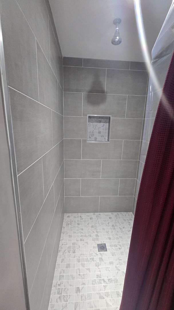Building Photo - Welcome to this 3 bedroom 3 Bull Bathroom home with a Basement