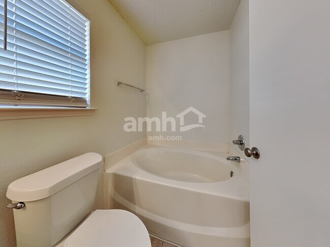 Building Photo - 1104 Brook Canyon Dr