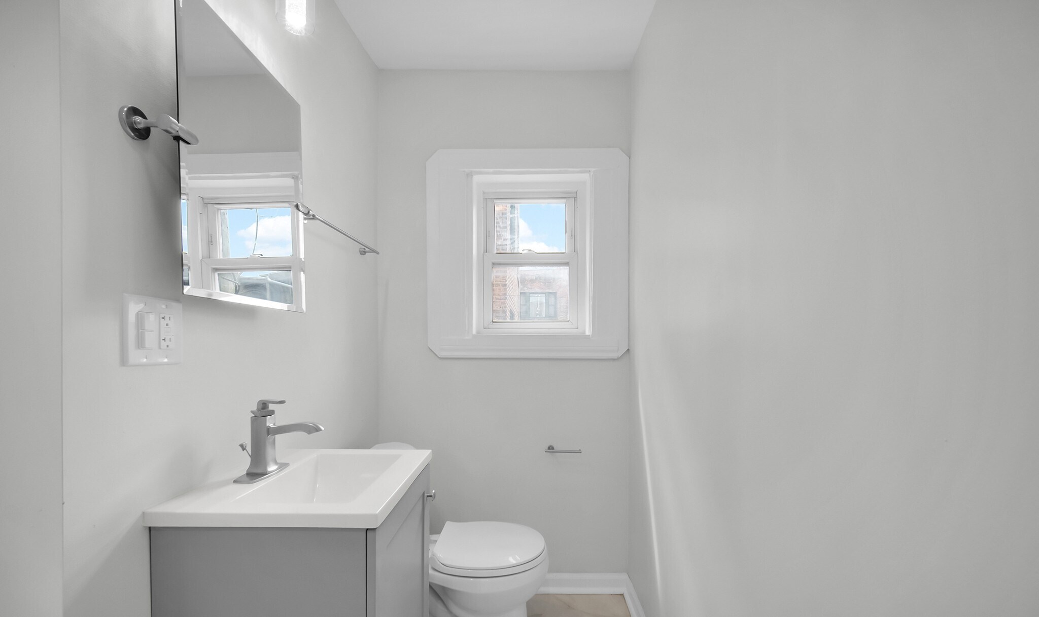 Building Photo - 5132 S Drexel Ave