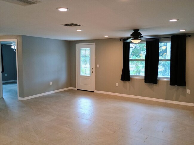 Building Photo - 6737 Udell Ln