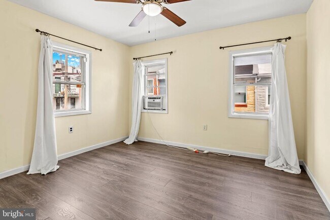 Building Photo - 308 S Castle St