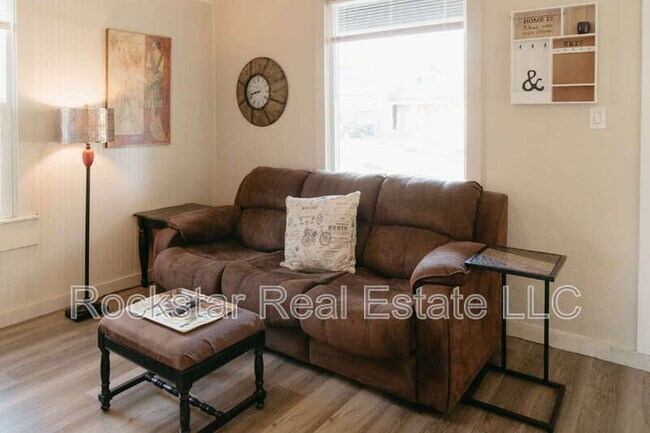 Building Photo - 1307 W Cleveland Ave