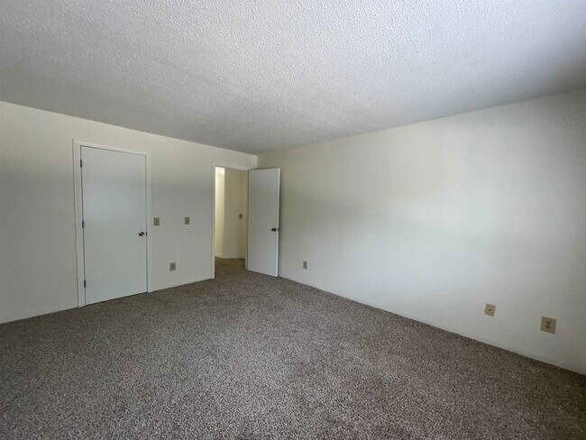 Building Photo - 379 Huse Rd