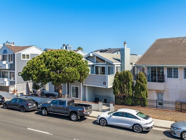 Building Photo - 9-MONTH FURNISHED WINTER RENTAL MID SEPT 2026 THROUGH MID JUNE 2027 **3-car parking**