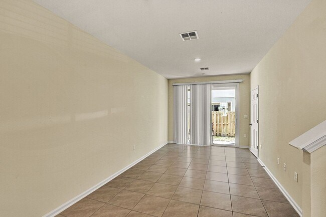 Building Photo - 2 bedroom/ 2.5 bathroom townhome in St Augustine!