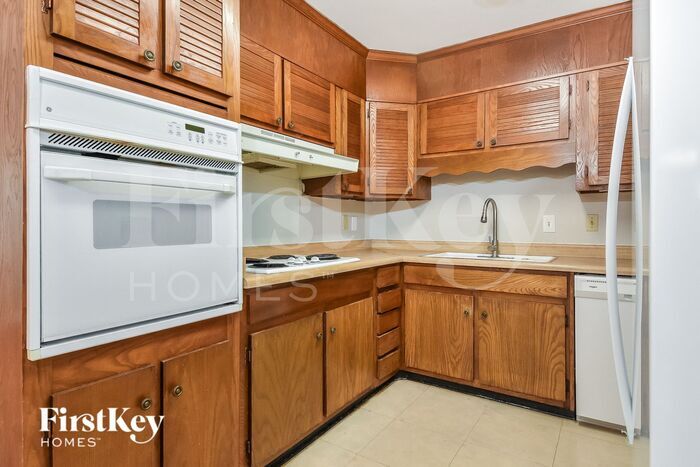 Building Photo - 3411 Londonderry Dr