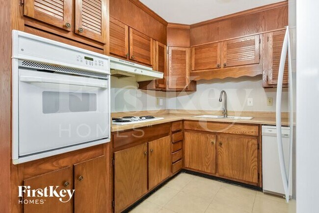 Building Photo - 3411 Londonderry Dr