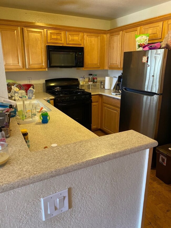 Building Photo - 2 bedrooms 2bath Condo in Fremont gated co...