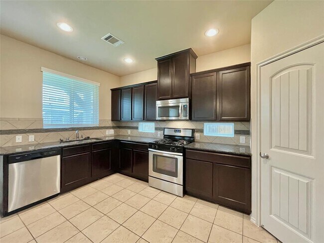 Building Photo - 18215 Amalfi Coast Dr