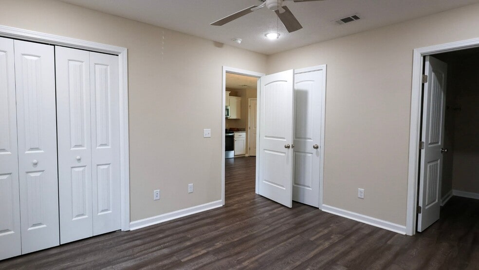 Building Photo - 521 Church Cir