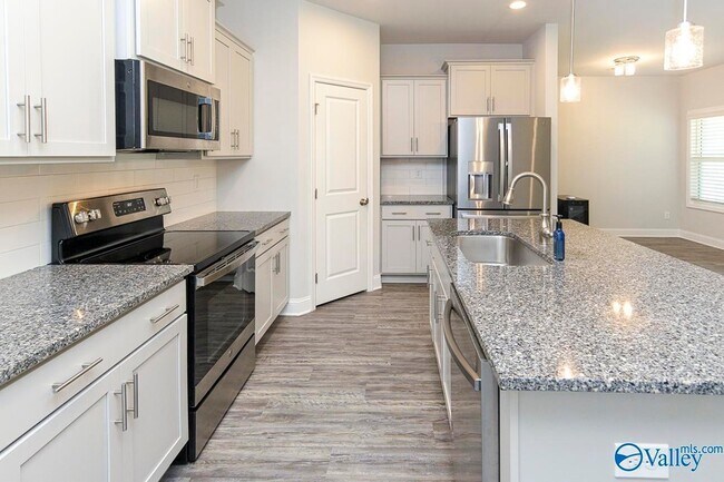 Building Photo - 125 River Springs Ct
