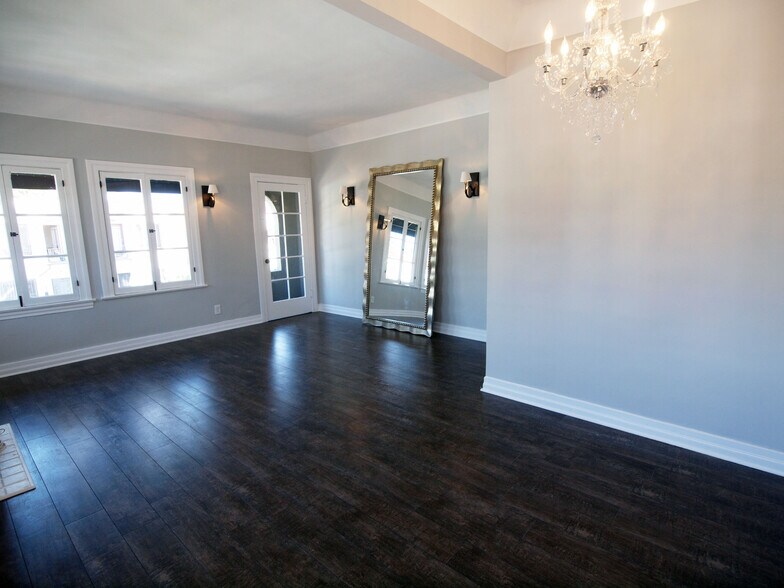 Building Photo - 517 N Spaulding Ave