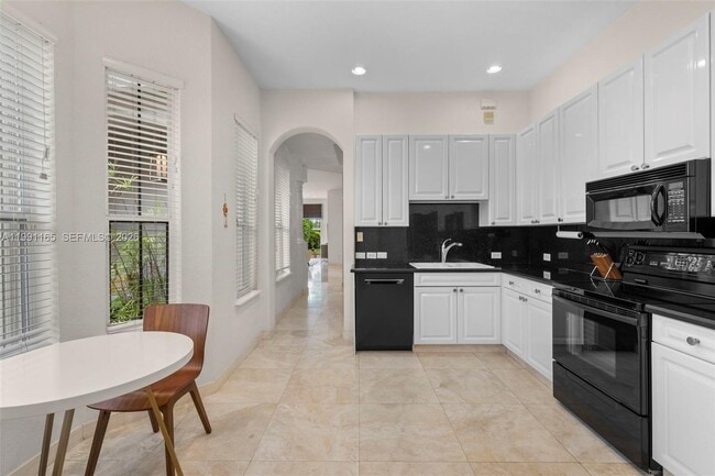 Building Photo - 896 Spinnaker Dr