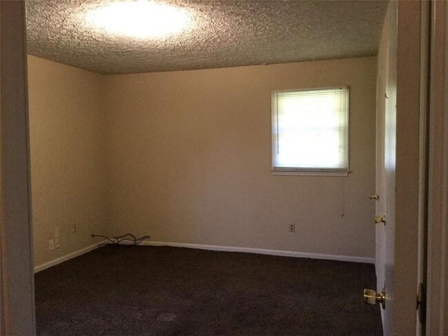 Building Photo - 140 Plum Orchard Rd