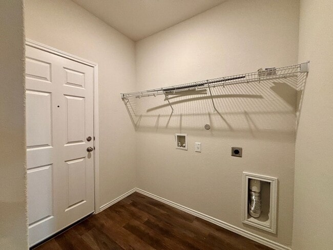 Building Photo - Spacious Family Home in Overlook at Creeks...