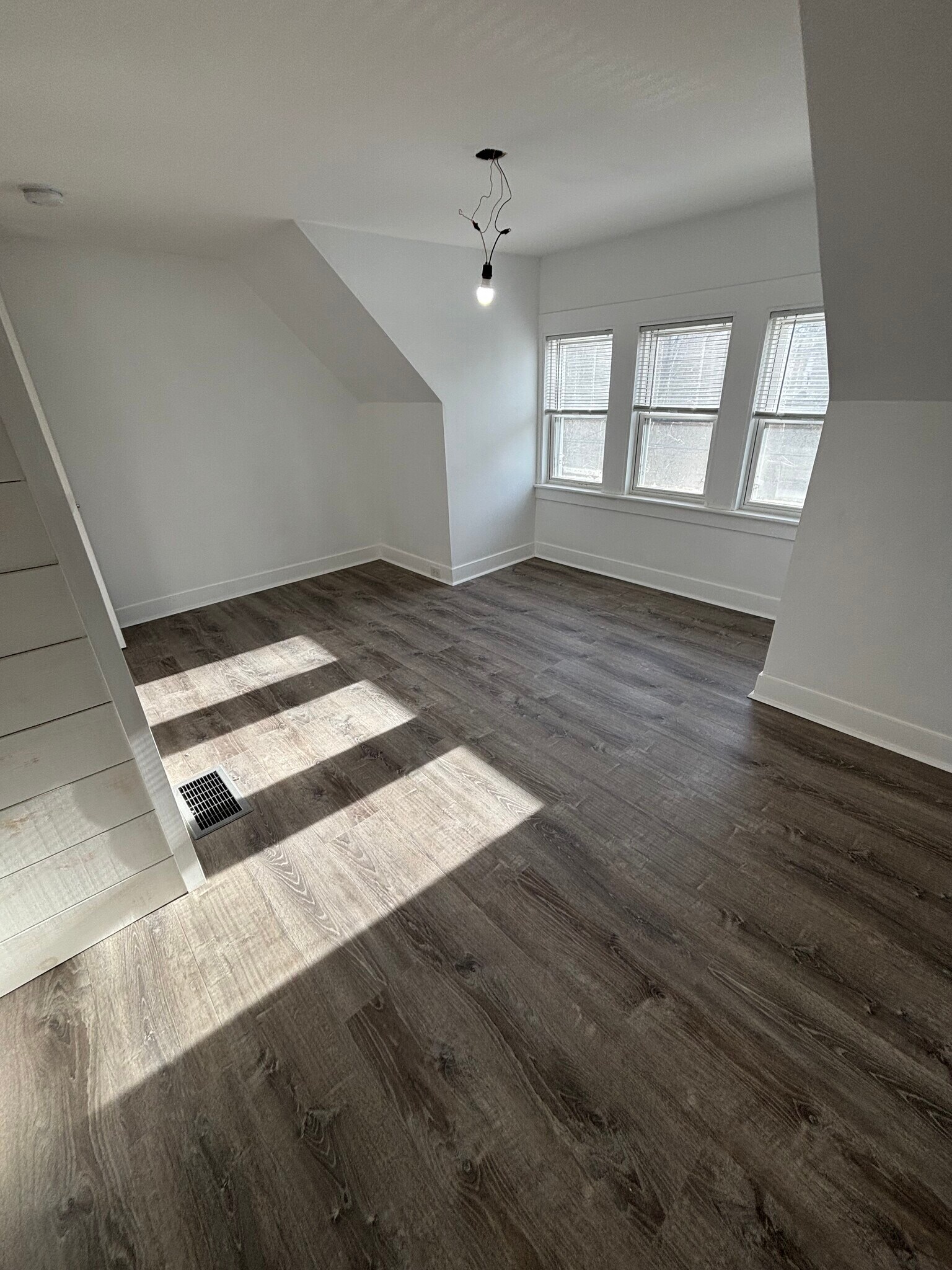 Building Photo - 1744 Farmington Ave