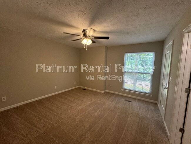 Building Photo - 270 Splitwood Ln