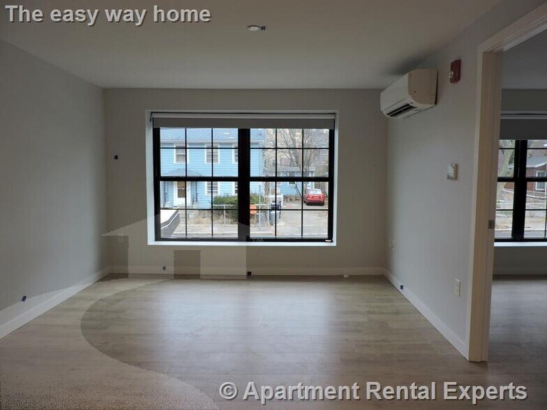 Building Photo - 10 Soden St