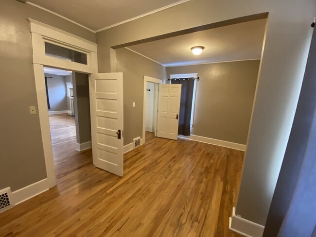 Building Photo - Charming Home in the Country Club Neighborhood!