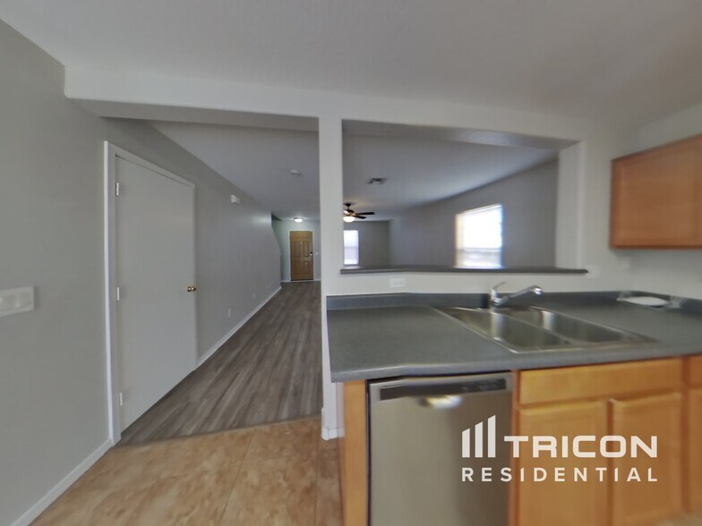 Building Photo - 2364 E Meadow Lark Way