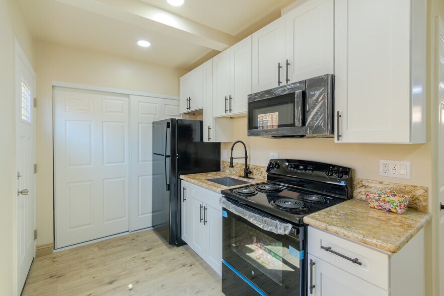 Building Photo - 1174 Sea Strand Ln