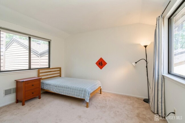 Building Photo - 172 Sayre Dr