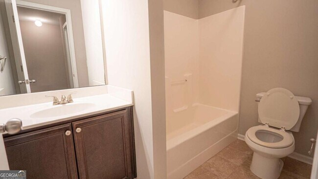 Building Photo - 3731 Ivy Lawn Dr NE