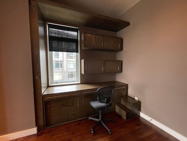 Building Photo - Incredible 1Bd/1Ba Fully Furnished Condo in the Pearl!!!! Corner Unit with Spectacular Views & Ga...