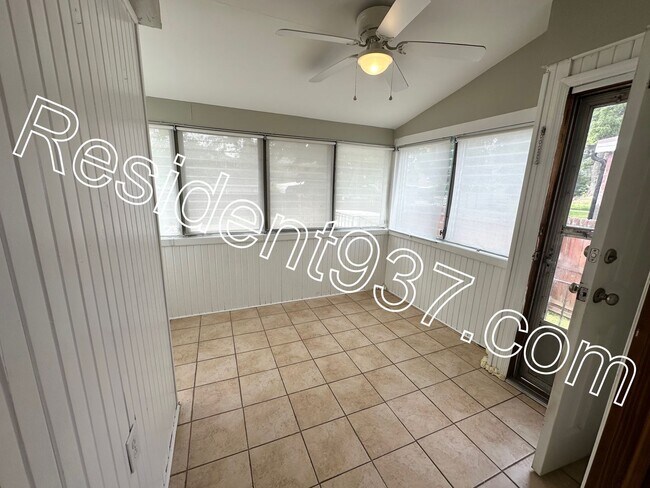 Building Photo - 3 Bed 1 Bath Home