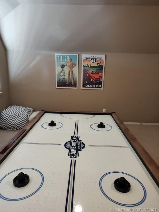 Building Photo - Room for the whole family in this 5 bedroom, 3-1/2 bath Executive Rental on corner lot in Millice...