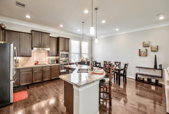 Building Photo - 12265 Oxford Cres Cir