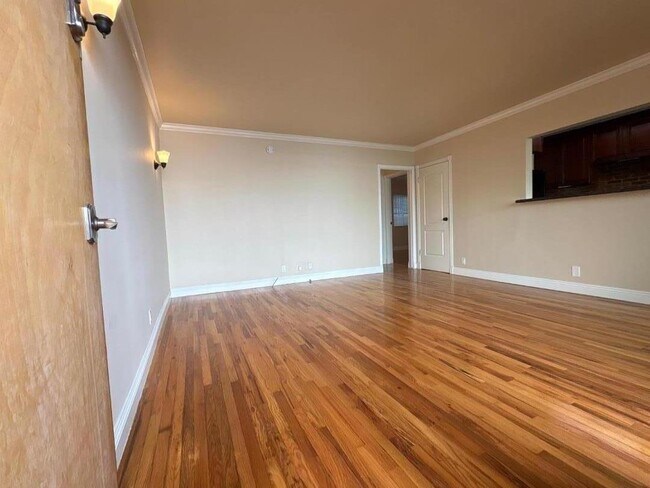 Building Photo - 11719 Mayfield Ave