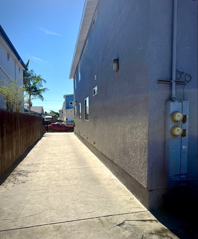 Building Photo - 417 E 105th St