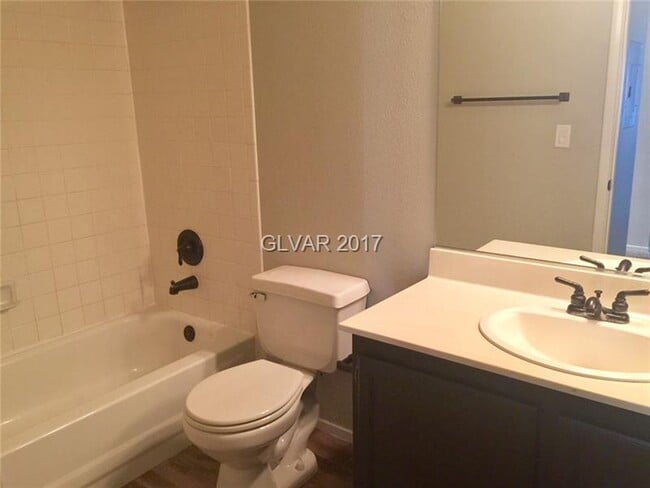 Building Photo - A Cozy 2 bedroom 2 bathroom with patio dow...