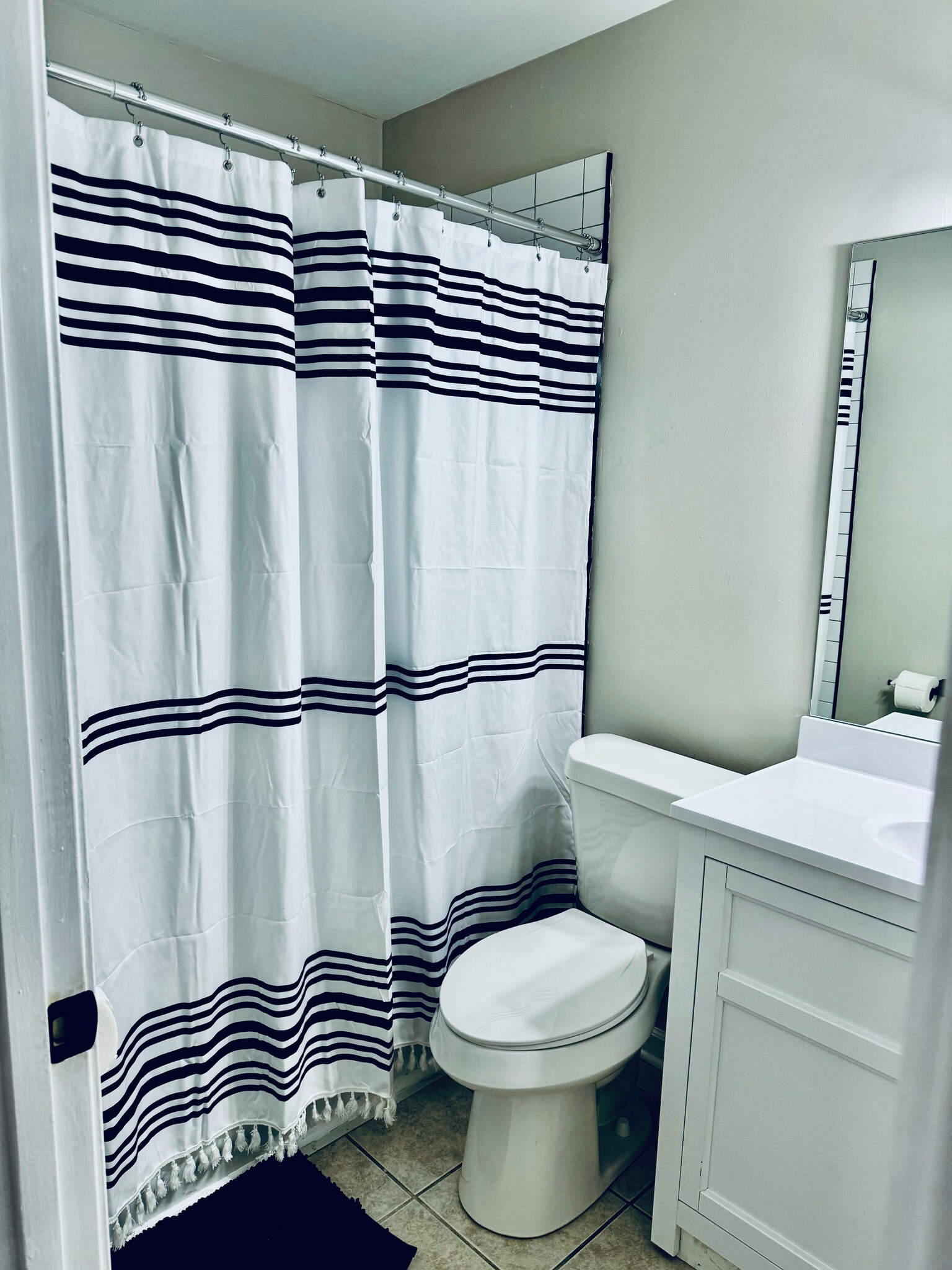 Building Photo - Room in House on Polar Rock Rd SW