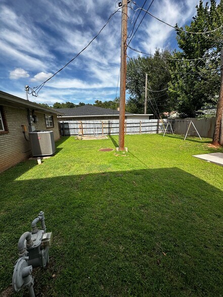 Building Photo - 5108 NW 19th Terrace