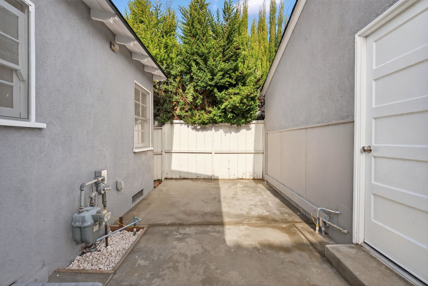 Building Photo - 242 Claremont Ave