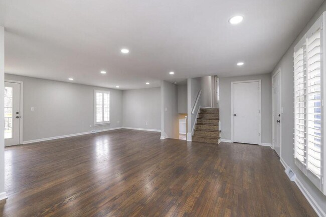 Building Photo - 10530 W 92nd Pl