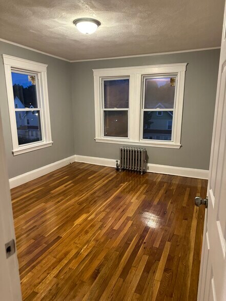 Building Photo - 553 Hyde Park Ave