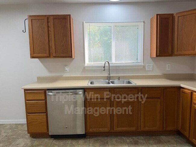 Building Photo - 226 Diekamp Ln
