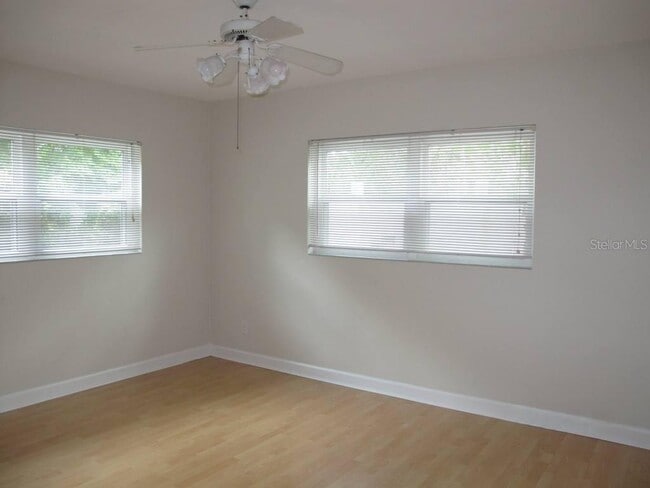 Building Photo - 1803 Pineview Cir